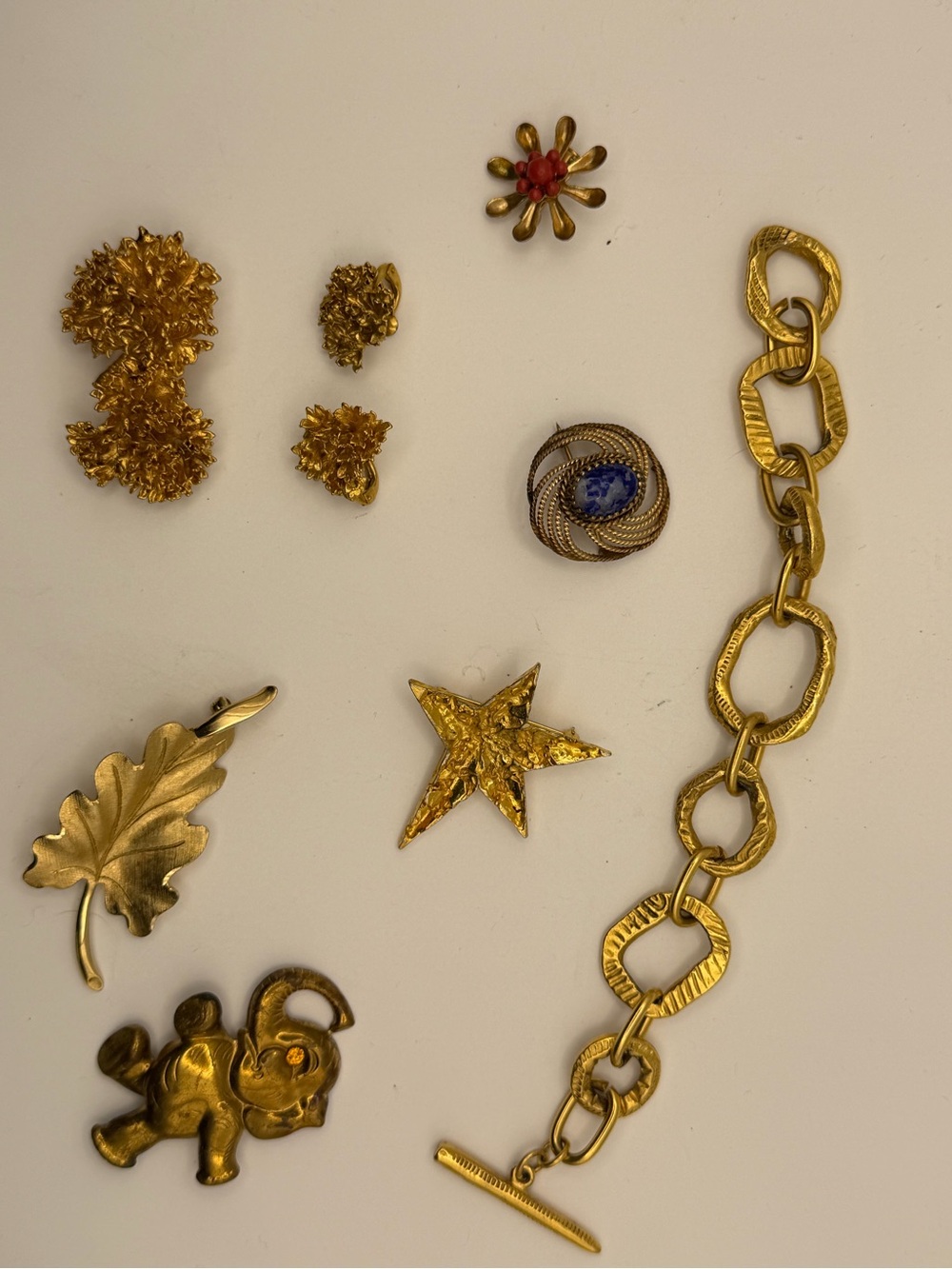 8 Pc Vintage Gold Jewelry Lot - Signed MONET Oak Leaf CASTLECLIFF Star